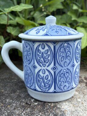Williams Sonoma IDG Blue White Ceramic Mug Lid Leaf Pattern IDG Stamp VTG